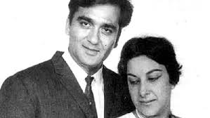 Nargis Dutt Isha Grover kishwer merchant these actresses fall in love with  their onscreen son -Hindi Filmibeat