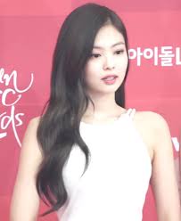 1, 2019, according to elite daily.however, later that same month, outlets shared the news that the duo had split. Blackpink Shock Uninvited Jennie Leaves Bitter Comments On Rose Lisa S Live Broadcast