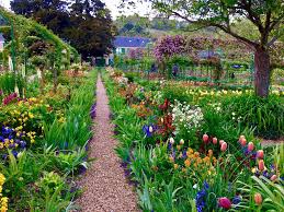 Der garten von claude monet besteht aus zwei teilen: Claude Monet S House And Gardens Giverny France Top Tips Before You Go Tripadvisor Monet Garden Giverny Giverny Monet Claude Monet