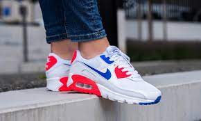 Many runners have not only opted to use this shoe for running, walking and jogging, but as a work and play shoe. Nike Wmns Air Max 90 Ultramarine 43einhalb Sneaker Store