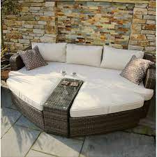 A canopy daybed with trundle needs to look inviting and casual in the day, yet cozy and completely functional at night. Pin On Chaise Lounge