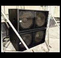 Entregando bafle para subwoofer doble