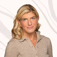 Julia Flatto's Instagram, Twitter & Facebook