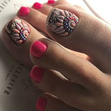 Los decorados de uñas elegantes con piedras y apliques son una idea genial si quieres que tu diseño sea muy llamativo y con mucho glamour. Pie 2018 Unas Decoradas Pies Elegantes Nail Art