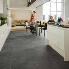 Zusätzlich steht eine große auswahl an unterschiedlichen mustern, farben und dekoren zur verfügung. Sensationelle Kuche Laminat Uk Kuchen Traurig Einer Von Meinen Klienten Die Kuche Sah A Laminate Flooring In Kitchen Laminate Tile Flooring Kitchen Floor Tile