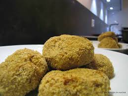 Mettete il polpettone di tonno a cuocere in acqua bollente per mezz'ora. Polpette Di Tonno Senza Uova Un Viaggio In Cucina
