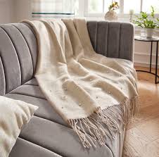 Ottomans can insert as breaks in a sofa or become a chaise. Kuscheldecke Perlen 130x170 Cm Weiche Gemutliche Sofa Couch Samt Wohn Decke Kaufen Bei Come4buy Gmbh