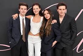 Comportamento 'tóxico' de David e Victoria Beckham teria afastado Brooklyn e a mulher; entenda