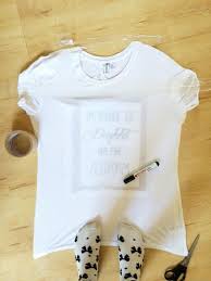 Ein T Shirt Bemalen Ist Eigentlich Ganz Einfach Das Raffinierte An Der Sache Ist Der Knaller Spruch Im Grunde Ist Perfekt N T Shirt Bemalen Shirts Tshirt Diy