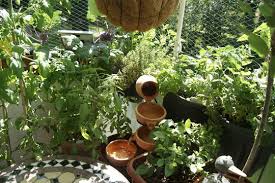Solarbrunnen garten springbrunnen garten wasserspiele garten bepflanzen gartenanlage bepflanzung wasserspiel selber bauen brunnen bauen diy wasserbrunnen. Mini Teich Solarbrunnen Mein Nasch Balkon