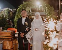 Berikut ini adalah contoh menu prasmanan sederhana untuk pesta pernikahan. Gak Perlu Sewa Gedung 7 Tips Merancang Pernikahan Elegan Di Rumah