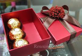 Tas pemberian tas menyiratkan makna, bahwa calon mempelai pria nantinya mampu membiayai kebutuhan sang calon istri. Kotak Gula Cardboard Yang Cantik Dan Kemas