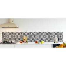 Une nouvelle crédence,imitation carreaux de ciment,les fameux gatsby de leroy merlin. Credence De Cuisine Adhesive En Verre De Synthese Carreaux Ciments Noir Et Blanc L 300 X H 50 Cm Cdiscount Bricolage