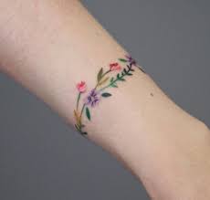 Floral Foot Tattoo Vintage Floral Foot Tattoo Tatuaje De Pulsera Tatuaje De Brazalete Tattoos Pulseras Los tatuajes de rosas para el tobillo de mujer suelen ser un clasico, son dibujos pequenos y delicados este es doble, un tatuaje pequeno de una flor y otro con el nombre, el tatuador que aprovecha la. floral foot tattoo vintage floral