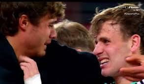 Las lágrimas de Pablo Ibáñez con su primo Hugo Rincón, lateral del Bilbao  Athletic