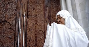Zusters beneden 45 jaar dienen een mahram te hebben in sha allah. Umrah Without Mahram Rules Visa And Guidelines For Women