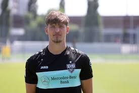 Gregor kobel (born 6 december 1997) is a swiss professional footballer who plays as a goalkeeper for vfb stuttgart.2. Torhuter Gregor Kobel Zuruck Im Training Vfb Stuttgart Zeitungsverlag Waiblingen