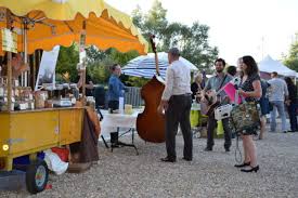 Un agréable cheminement, entre champs, bois et vignes, à la rencontre d'un riche patrimoine tourangeau : Marches Nocturnes A Montlouis Sur Loire Tourisme Montlouis Vouvray