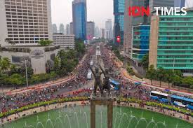 Saat ini kamu sudah bisa mengunjungi tempat wisata yang terletak di kabupaten bandung ini dengan pembatasan hanya sampai 30% dari jumlah salah satu tempat wisata yang buka saat ini adalah floating market. 10 Tempat Wisata Gratis Di Jakarta Hiburan Murah Meriah