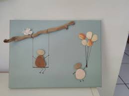 Peindre des coquillages façon arty. Tableau Galets Et Bois Flotte Petits Cadeaux De Noel Art De Galets Modele De Papillon