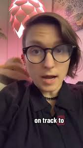 10 creator-model journalists at traditional publishers to follow