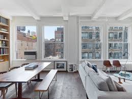Inside A Minimalist New York City Apartment Filled With Natural Light Chairish Blog Apartment Interior Design Interior Design Apartment Small Living Room New York