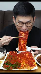 아..실비김치 많이 강력하네요 예전에는 잘먹었는데 내가 늙은건가ㅠㅠ 진짜 밥도둑인정! 매워서 밥 자꾸 먹게됌ㅎㅎ #먹방 #틱톡먹방  #food #eating #mukbang #fyp