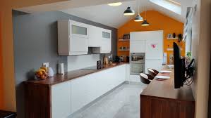 universal kitchens & wardrobes