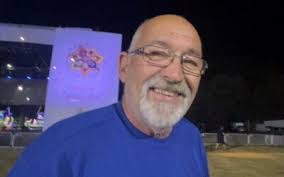 Lois Dunston's Instagram, Twitter & Facebook