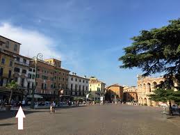 Hai notato errori o dati non aggionati in alcune schede. Piazza Bra 10 1 100 Sqft Net Space And Freedom Apartments For Rent In Verona Veneto Italy