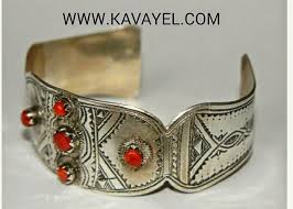 De Nouveaux Bijoux Kabyles A Paris Bijoux Kabyle Bijoux Bijoux Ethniques