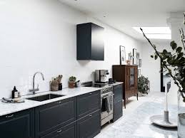 Personally, i prefer no upper cabinets. Kitchens With No Uppers Insanely Gorgeous Or Just Insane Emily Henderson