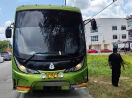 Many travellers simply pass through on their way to the perhentian islands , but those who spend a few days in kb have the chance to go to some of the museums mentioned below. Anggota Tentera Maut Digilis Bas Bawa Banduan