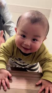 すこーし目を離した隙に階段を 1段だけ登っていました👶 #赤ちゃん #赤ちゃんのいる生活 #赤ちゃんのいる暮らし #9ヶ月 #9ヶ月ベビー