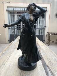 Mireille Titubante Frappee D Insolation Dans Le Desert Caillouteux De La Crau Marchant Vers L Eglise Des Saintes Rare Stat Statue Arlesienne Marbre Rouge