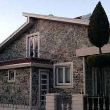 Doğal taş ve tuğla görünümüne sahip olan dış cephe duvar kaplamaları ile duvarlarınıza doğal ve estetik bir hava katabilirsiniz. Dis Cephe Tas Kaplama Dogal Duvar Kaplama Cesitleri Dekor Sefi