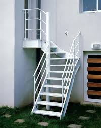 Escalier Exterieur 1 4 Tournant Au Look Industriel Escaliers Decors Marches En Tole Larmee Anti Derapante Limons En U Avec Perforation Tangga