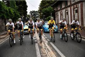 Jul 03, 2021 · tadej pogacar (uae), vainqueur du tour de france en 2020, a frappé un grand coup en prenant le maillot jaune à mathieu van der poel à l'issue de la huitième étape, conclue au grand bornand samedi et remportée en solitaire par le belge dylan teuns. Tour De France Les Images De L Arrivee Sur Les Champs Elysees