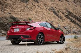 For full details such as dimensions, cargo capacity, suspension, colors, and. 2017 Honda Civic Si Review Autoguide Com