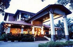 Yemek misafirlerimize yemek servisi yapan restoran vardır; Hotel Le Village Beach Resort Kuantan Great Prices At Hotel Info