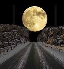 تفسير حلم انشقاق القمر للعزباء. ØªÙØ³ÙŠØ± Ø§Ù„Ø±Ø¤ÙŠØ§ Ø§Ù„Ø­Ù„Ù… Ø§Ù„Ù‚Ù…Ø± ÙÙŠ Ø§Ù„Ø±Ø¤ÙŠØ§ Ù„Ù‡ ØªÙØ³ÙŠØ±Ø§Øª ÙƒØ«ÙŠØ±Ø© ÙŠÙ…Ø«Ù„ Ø§Ù„Ø¹Ø§Ù„Ù… Ø£Ùˆ Ø§Ù„ÙÙ‚ÙŠÙ‡ ÙˆÙŠÙ…Ø«Ù„ Ø§Ù„Ø±Ù…Ø² Ø£Ùˆ Ø§Ù„Ø¥Ù…Ø§Ù… Ù„Ù„Ø£Ù…Ø© ÙˆÙŠÙ…Ø«Ù„ Ø§Ù„Ø¯ÙŠÙ† Ø§Ù„Ø¥Ø³Ù„Ø§Ù…ÙŠ Ù‚Ù…Ø± Ù‡Ùˆ ÙÙŠ Ø§Ù„Ù…Ù†Ø§Ù… Ù…Ù„Ùƒ Ø¹Ø§Ø¯Ù„ Ø£Ùˆ Ø¹Ø§Ù„Ù… ÙƒØ¨ÙŠØ± Ø£Ùˆ