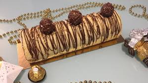 Buche Facile Aux Ferrero Rocher Les Gourmandises De Nemo Buche Ferrero Rocher Buche De Noel Originale Buche De Noel Ferrero Rocher