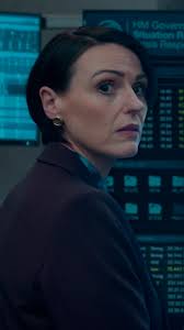 Fertilitetslægen Nana er tilbage, og tilværelsen er ikke blevet mindre  kaotisk siden sidst. Tværtimod 👶🌪️ Se sæson 2 af Skruk