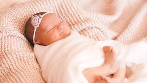 100 Rangkaian Nama Bayi Perempuan Islami Modern