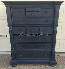 Chalk paint® richiede molto raramente una preparazione del mobile, come carteggiatura o la stesura di un primer e può essere utilizzata all'interno e all'esterno. 50 50 Mix Of Napoleonic Blue And Graphite Chalk Paint With Black Wax Mobili Dipinti Mobili Dipinti
