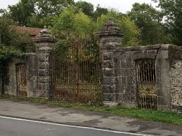 Entree De Propriete Epoque Fin Xix Siecle Bca Materiaux Anciens Portail En Fer Portail Portail D Entree