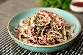 Sumaklı Soğan Salatası