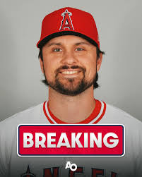 BREAKING: #Angels have selected the contract of INF J.D. Davis (#22) Placed  INF Yoán Moncada (right thumb sprain)