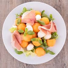 Salade De Billes De Melon Et De Mozzarella Recette Bille De Melon Salade De Fruits Maison Salade
