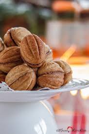 Leckerbissen Aus Der Weihnachtsbackerei Schoko Zaubernusse Lecker Leckerbissen Kekse Backen Rezept